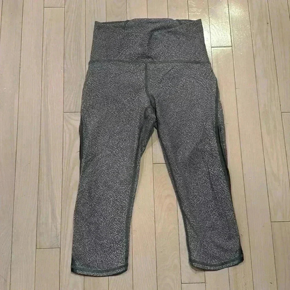 lululemon athletica Pants - Lululemon capri leggings